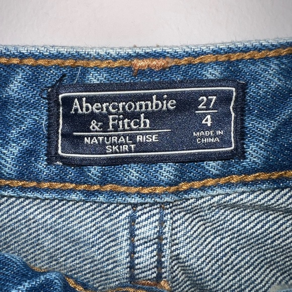 Abercrombie & Fitch distressed jean skirt. Size 27/4. NWOT - Picture 3 of 4